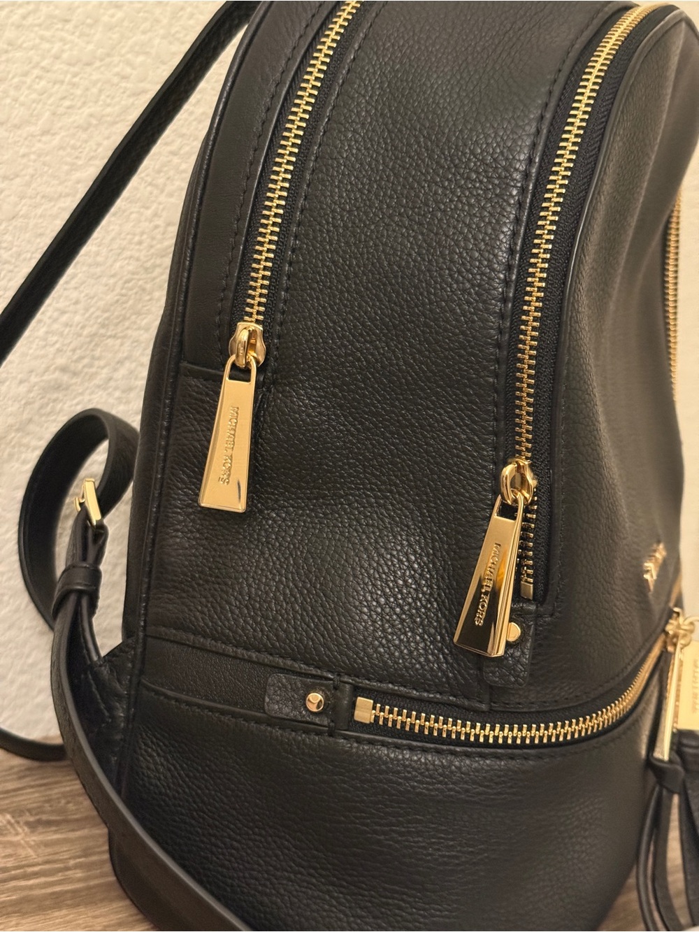 Michael Kors Rhea Zip MD
Leather Backpack with Gold Hardware - Picture 3 of 11